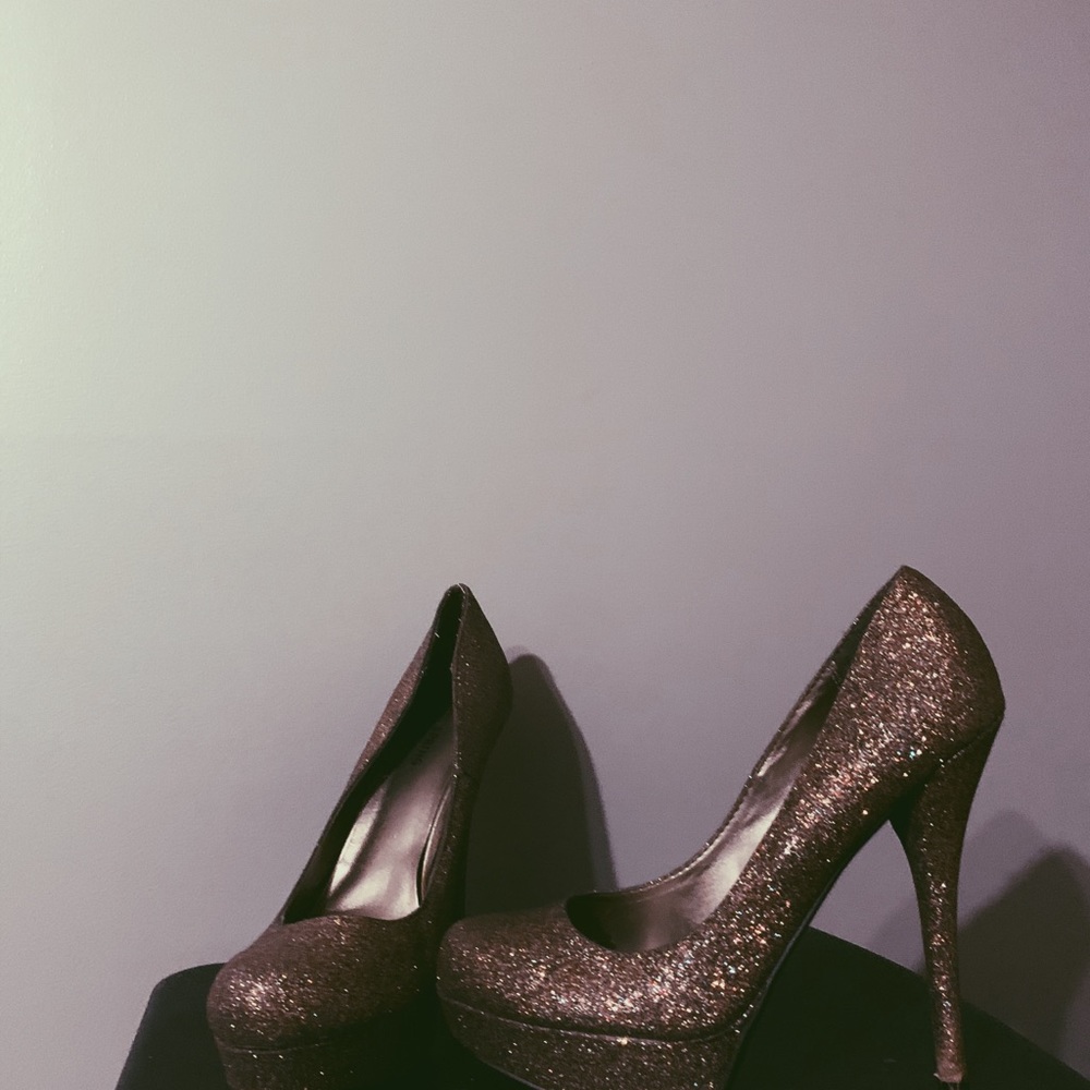 Heels - Picture 2 of 4